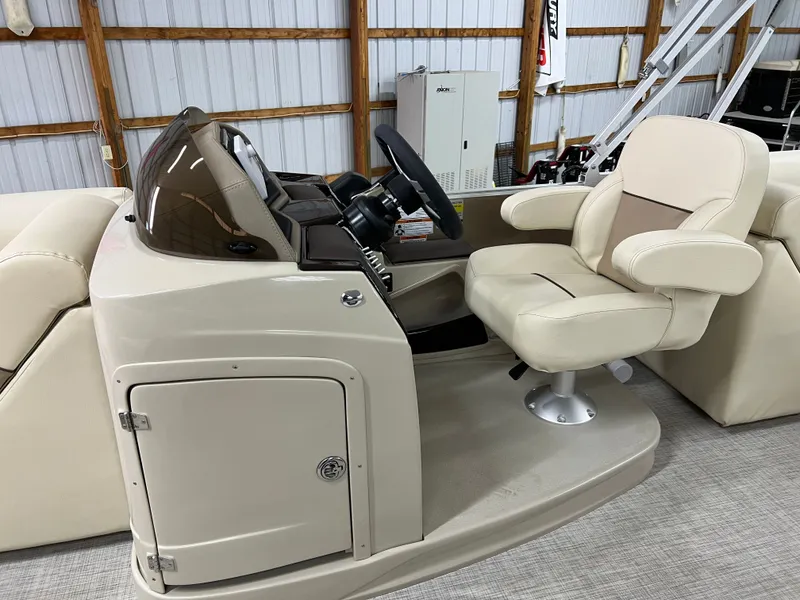 Slide: The Image of Coach Pontoons 221 RFC 1-SERIES SPORTTOON 2022 - 14