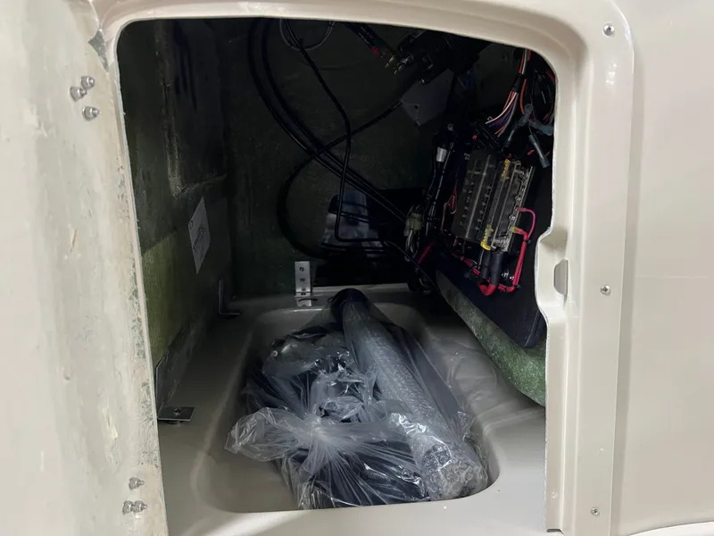 Slide: The Image of Coach Pontoons 221 RFC 1-SERIES SPORTTOON 2022 - 15