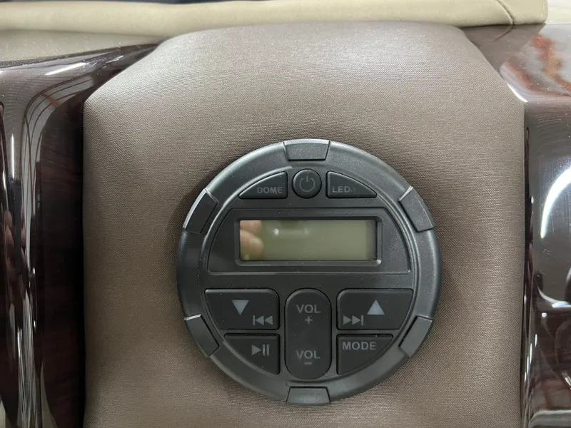 Slide: The Image of Coach Pontoons 221 RFC 1-SERIES SPORTTOON 2022 - 18