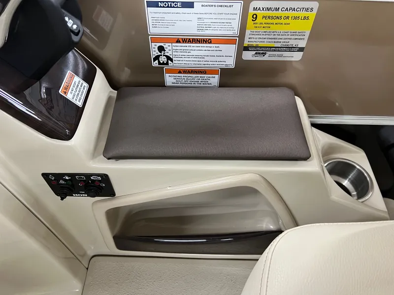 Slide: The Image of Coach Pontoons 221 RFC 1-SERIES SPORTTOON 2022 - 19