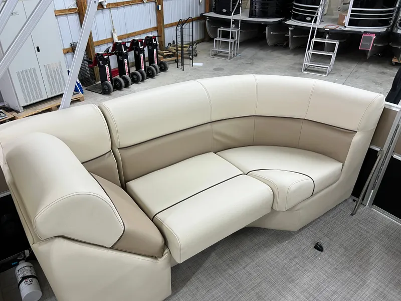 Slide: The Image of Coach Pontoons 221 RFC 1-SERIES SPORTTOON 2022 - 26