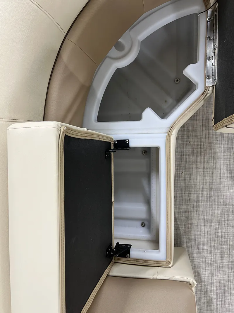 Slide: The Image of Coach Pontoons 221 RFC 1-SERIES SPORTTOON 2022 - 27