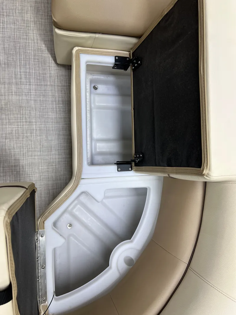 Slide: The Image of Coach Pontoons 221 RFC 1-SERIES SPORTTOON 2022 - 10