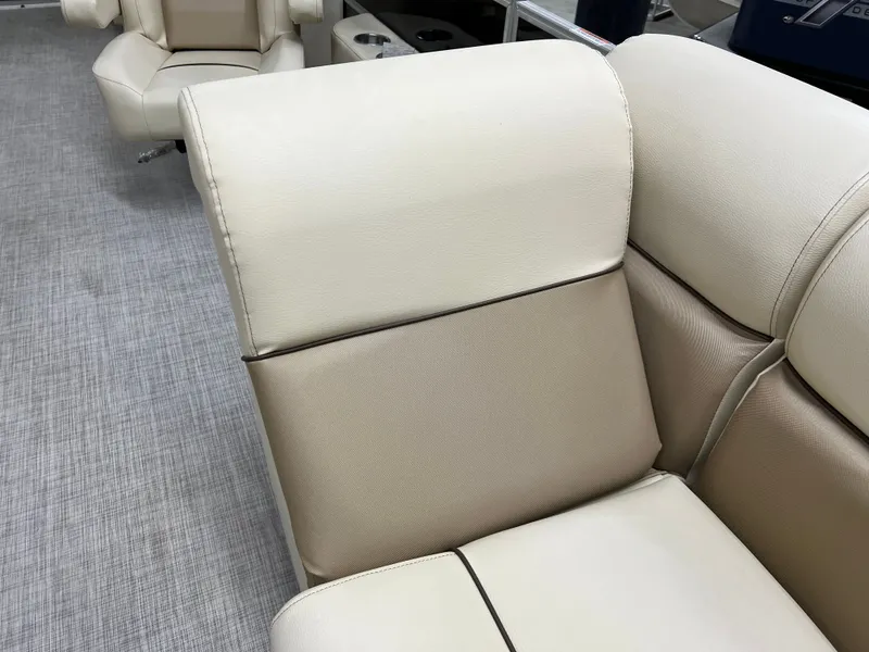 Slide: The Image of Coach Pontoons 221 RFC 1-SERIES SPORTTOON 2022 - 11