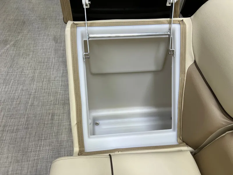 Slide: The Image of Coach Pontoons 221 RFC 1-SERIES SPORTTOON 2022 - 12