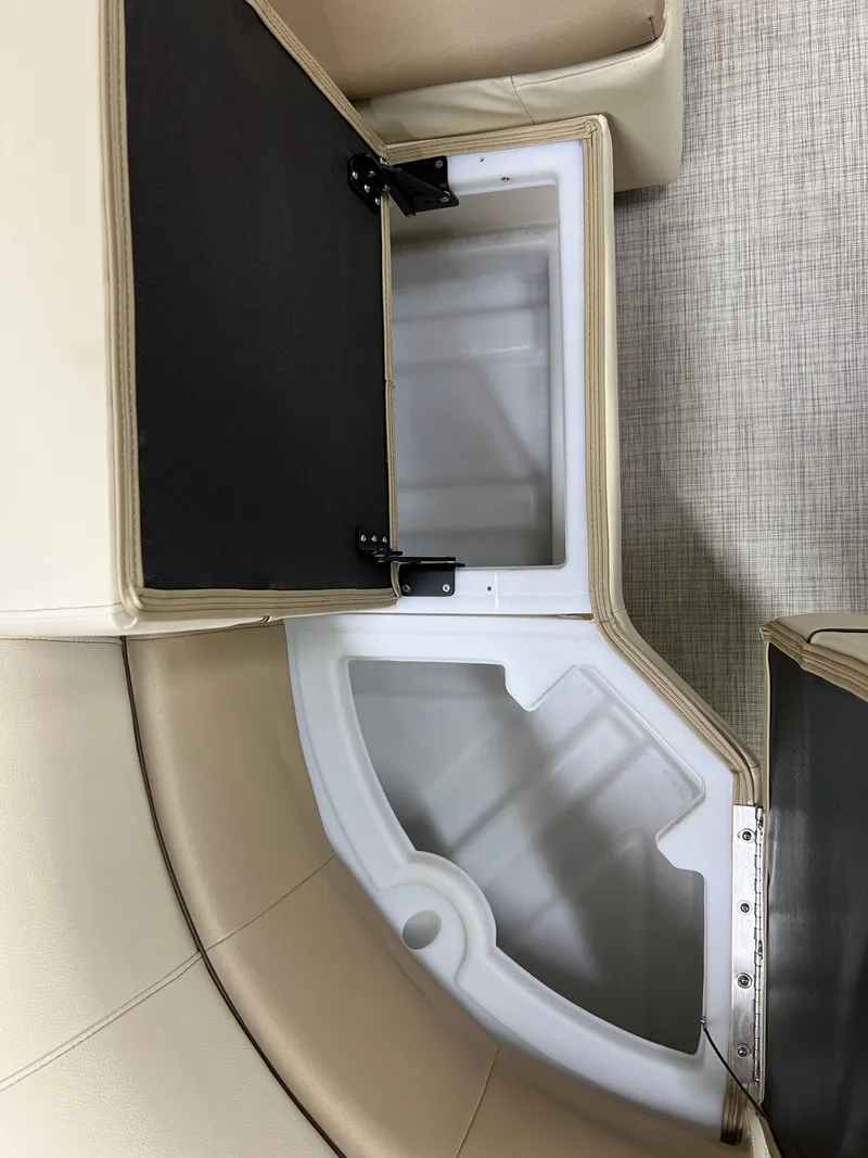 Slide: The Image of Coach Pontoons 221 RFC 1-SERIES SPORTTOON 2022 - 13