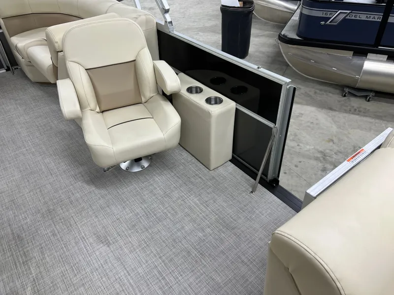 Slide: The Image of Coach Pontoons 221 RFC 1-SERIES SPORTTOON 2022 - 15
