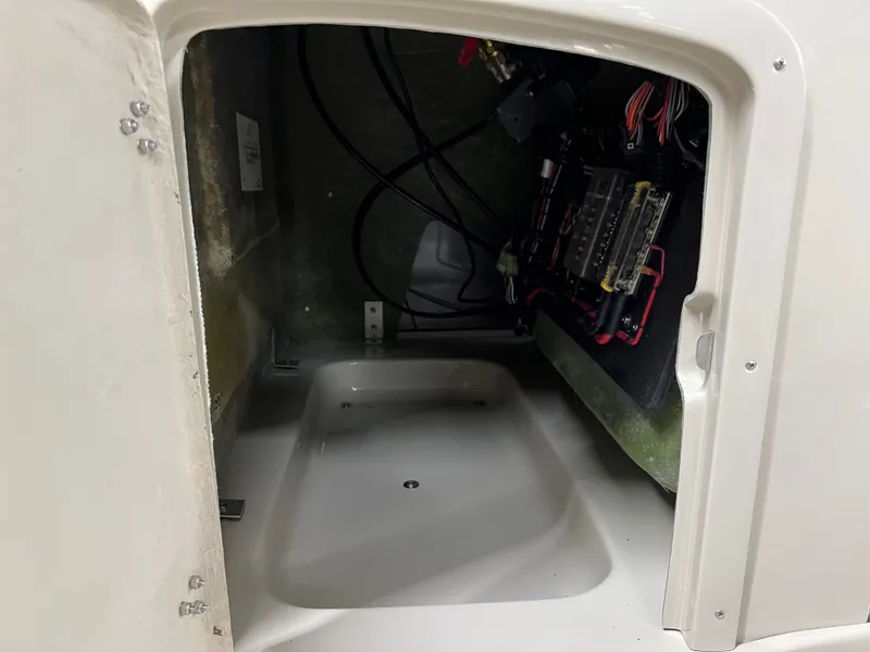 Slide: The Image of Coach Pontoons 221 RFC 1-SERIES SPORTTOON 2022 - 17