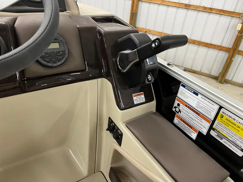 Slide: The Image of Coach Pontoons 221 RFC 1-SERIES SPORTTOON 2022 - 18