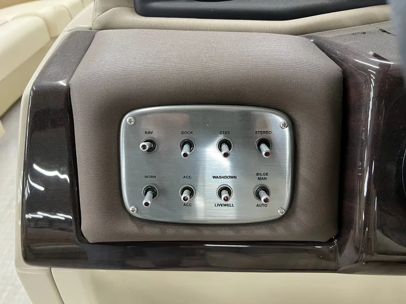 Slide: The Image of Coach Pontoons 221 RFC 1-SERIES SPORTTOON 2022 - 22