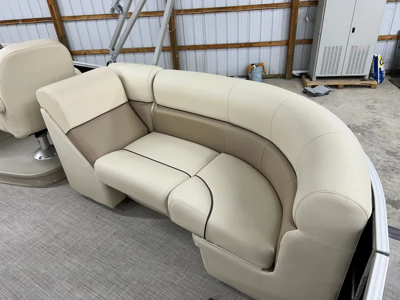 Slide: The Image of Coach Pontoons 221 RFC 1-SERIES SPORTTOON 2022 - 25