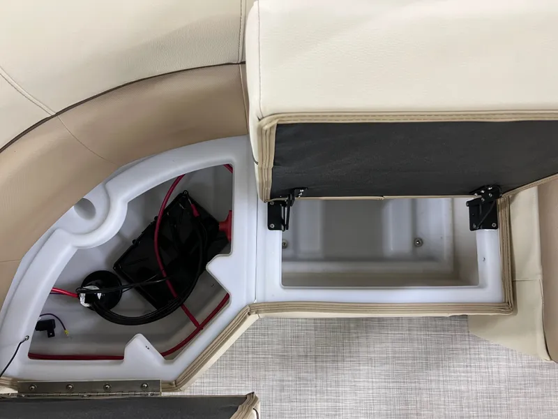 Slide: The Image of Coach Pontoons 221 RFC 1-SERIES SPORTTOON 2022 - 28