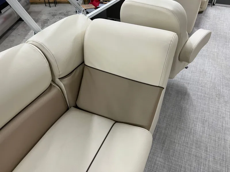 Slide: The Image of Coach Pontoons 221 RFC 1-SERIES SPORTTOON 2022 - 29