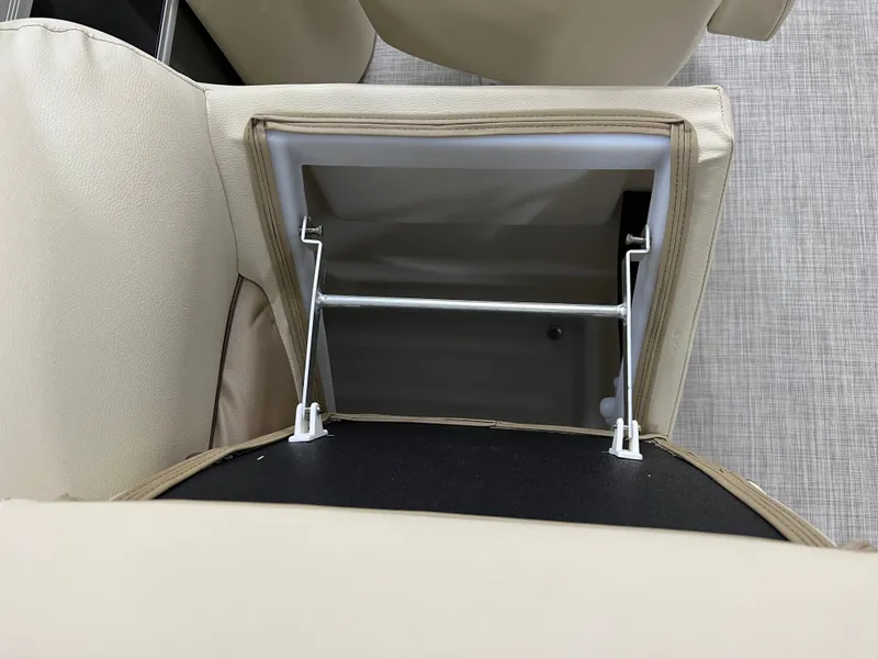 Slide: The Image of Coach Pontoons 221 RFC 1-SERIES SPORTTOON 2022 - 30