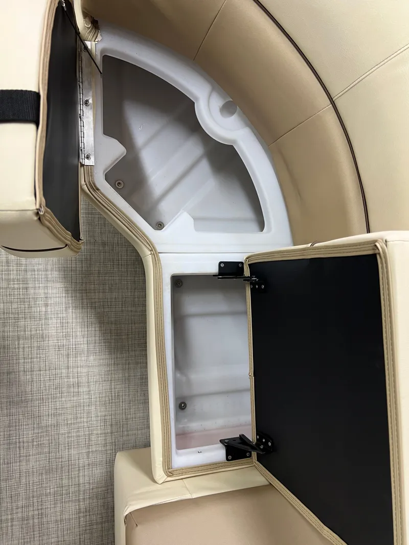 Slide: The Image of Coach Pontoons 221 RFC 1-SERIES SPORTTOON 2022 - 10