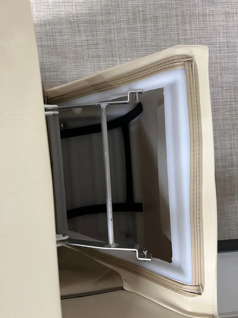 Slide: The Image of Coach Pontoons 221 RFC 1-SERIES SPORTTOON 2022 - 14