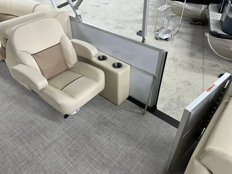 Slide: The Image of Coach Pontoons 221 RFC 1-SERIES SPORTTOON 2022 - 15