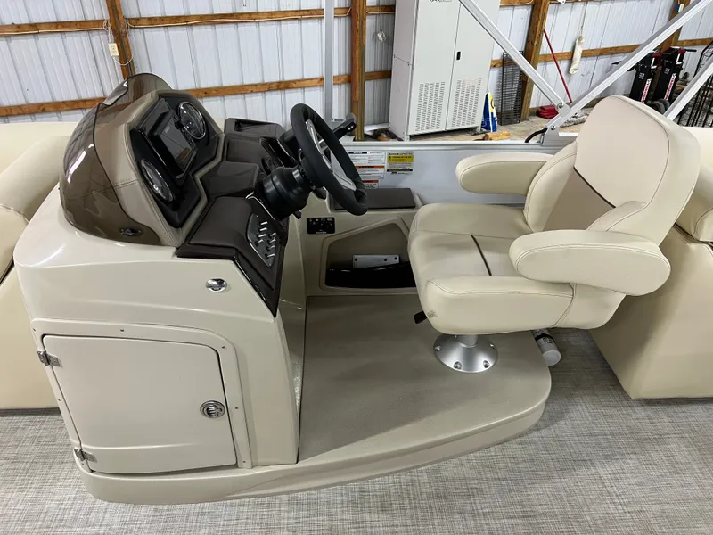 Slide: The Image of Coach Pontoons 221 RFC 1-SERIES SPORTTOON 2022 - 16