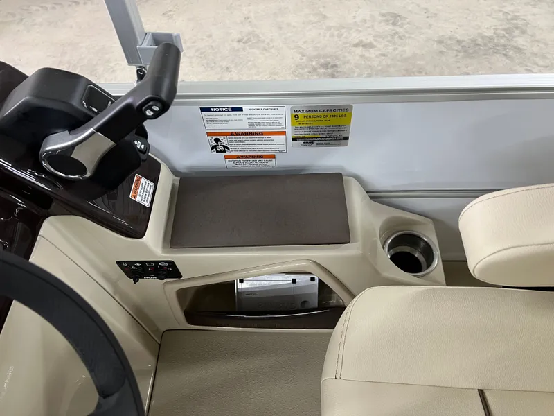 Slide: The Image of Coach Pontoons 221 RFC 1-SERIES SPORTTOON 2022 - 18