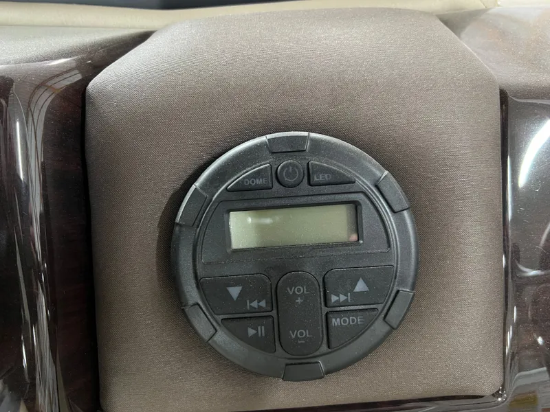 Slide: The Image of Coach Pontoons 221 RFC 1-SERIES SPORTTOON 2022 - 21