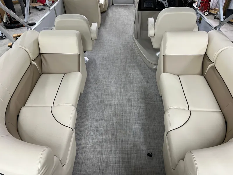 Slide: The Image of Coach Pontoons 221 RFC 1-SERIES SPORTTOON 2022 - 23