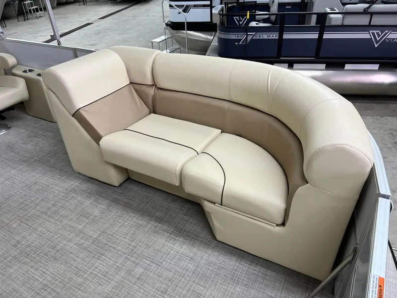 Slide: The Image of Coach Pontoons 221 RFC 1-SERIES SPORTTOON 2022 - 9