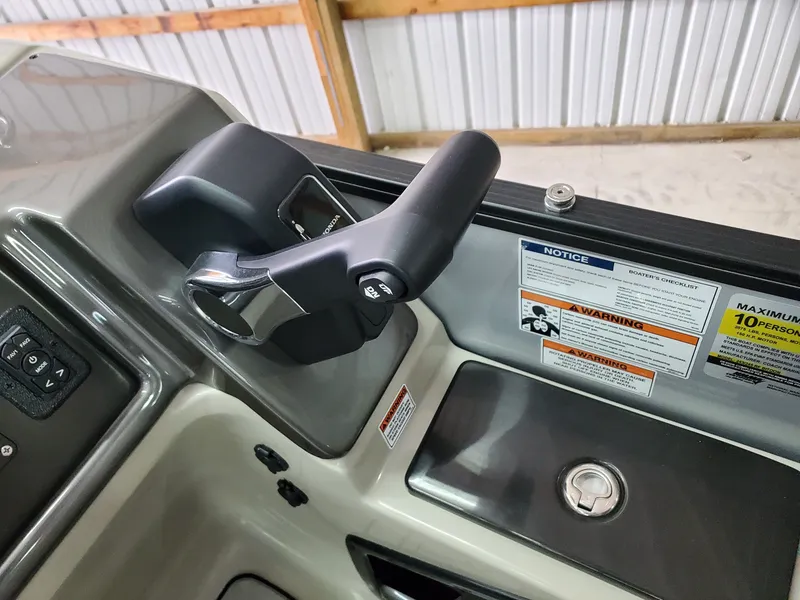 Slide: The Image of Coach Pontoons 243 RFC 3-SERIES 2022 - 12