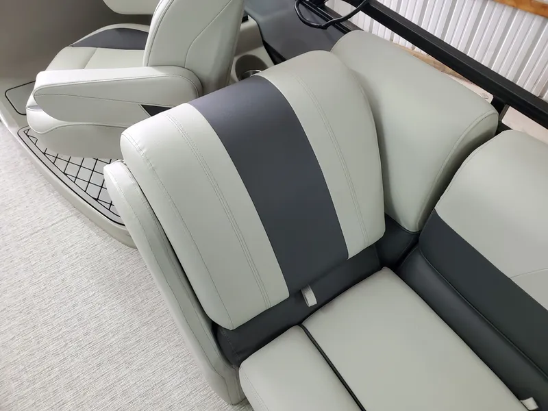 Slide: The Image of Coach Pontoons 243 RFC 3-SERIES 2022 - 13