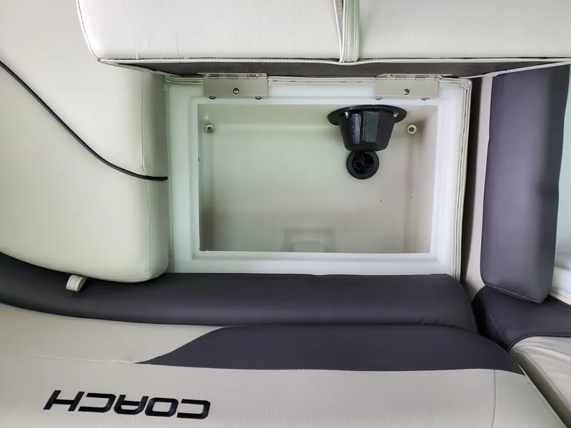 Slide: The Image of Coach Pontoons 243 RFC 3-SERIES 2022 - 19