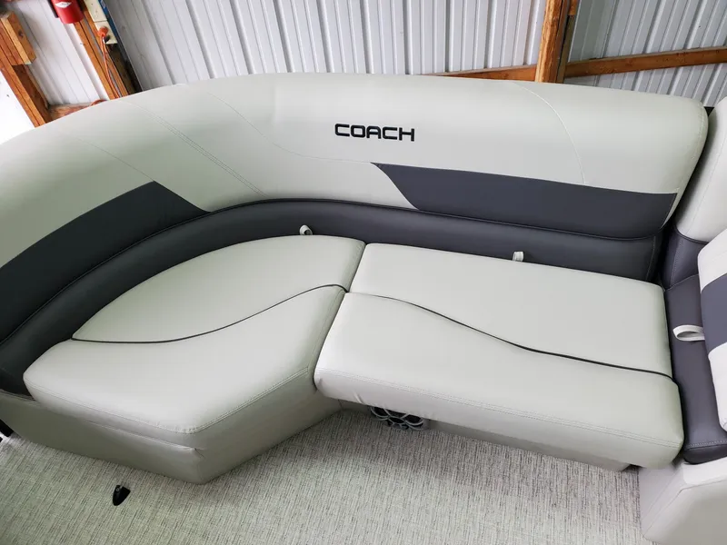 Slide: The Image of Coach Pontoons 243 RFC 3-SERIES 2022 - 20