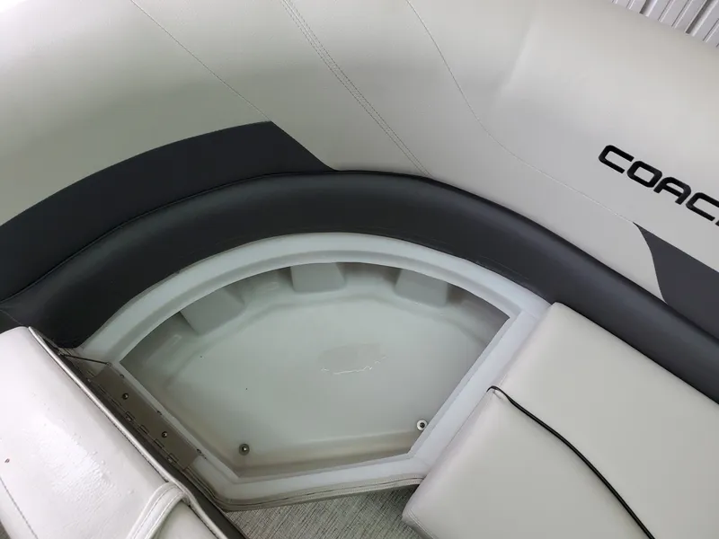 Slide: The Image of Coach Pontoons 243 RFC 3-SERIES 2022 - 21