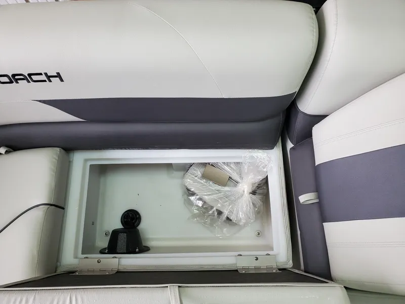 Slide: The Image of Coach Pontoons 243 RFC 3-SERIES 2022 - 22