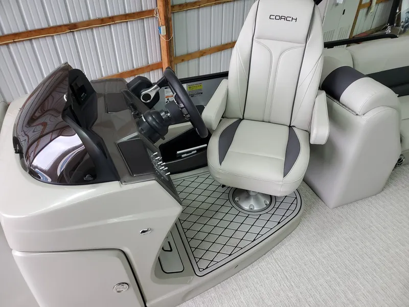 Slide: The Image of Coach Pontoons 243 RFC 3-SERIES 2022 - 33