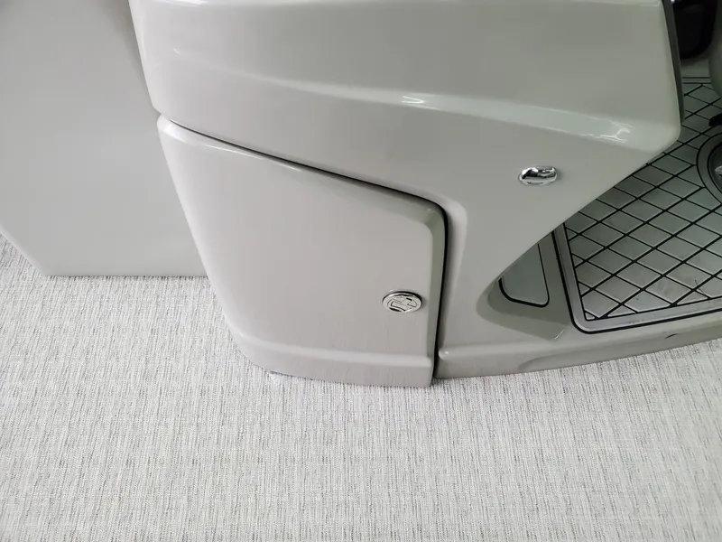 Slide: The Image of Coach Pontoons 243 RFC 3-SERIES 2022 - 34