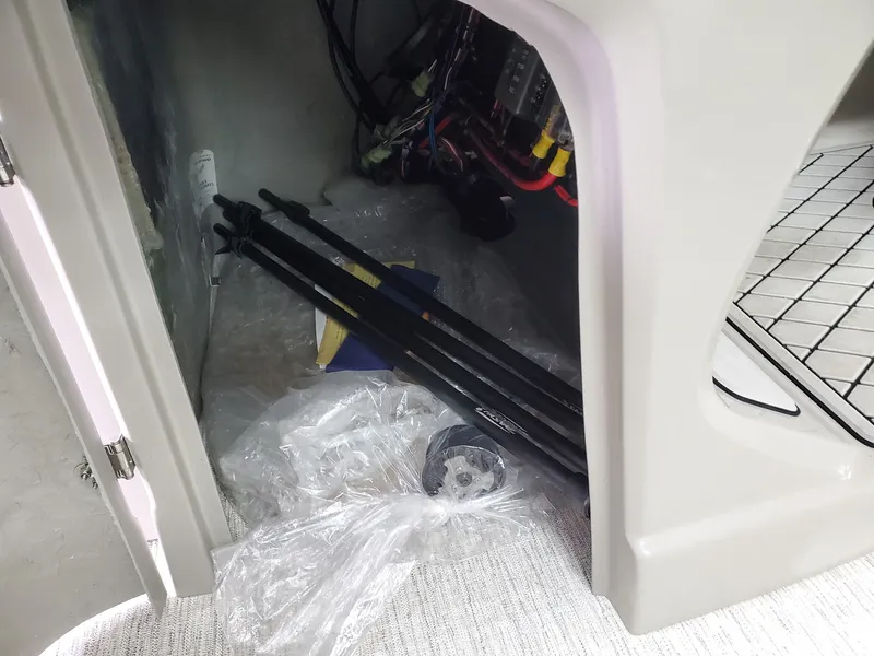 Slide: The Image of Coach Pontoons 243 RFC 3-SERIES 2022 - 35