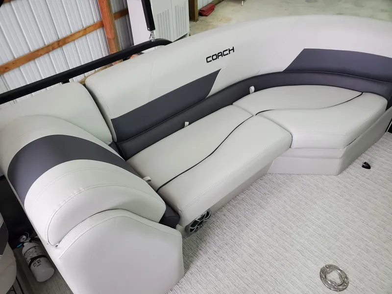 Slide: The Image of Coach Pontoons 243 RFC 3-SERIES 2022 - 37