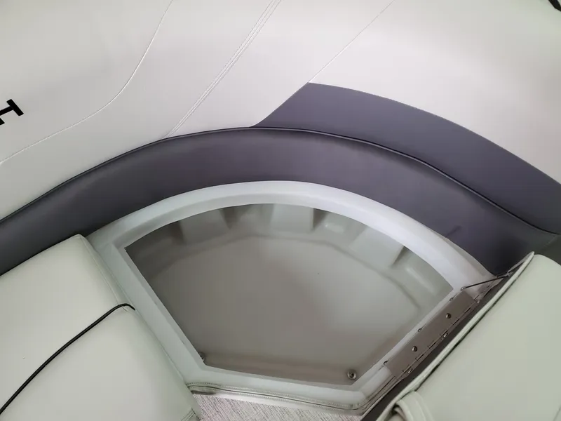 Slide: The Image of Coach Pontoons 243 RFC 3-SERIES 2022 - 38