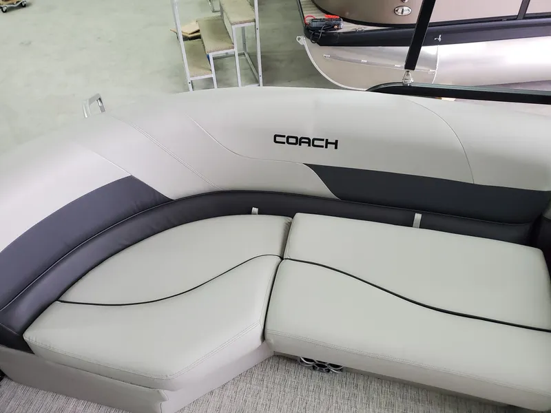 Slide: The Image of Coach Pontoons 243 RFC 3-SERIES 2022 - 4