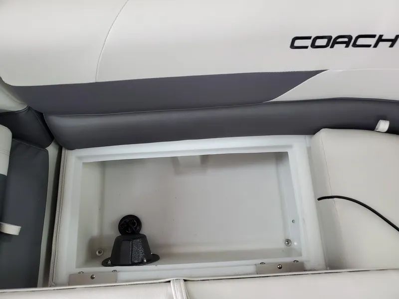 Slide: The Image of Coach Pontoons 243 RFC 3-SERIES 2022 - 40