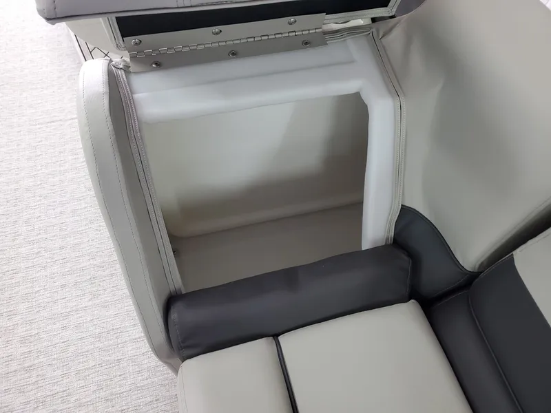 Slide: The Image of Coach Pontoons 243 RFC 3-SERIES 2022 - 41