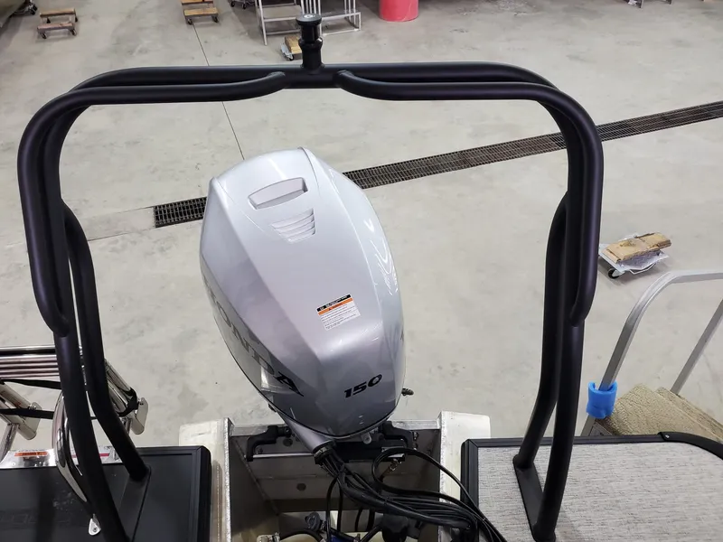 Slide: The Image of Coach Pontoons 243 RFC 3-SERIES 2022 - 43