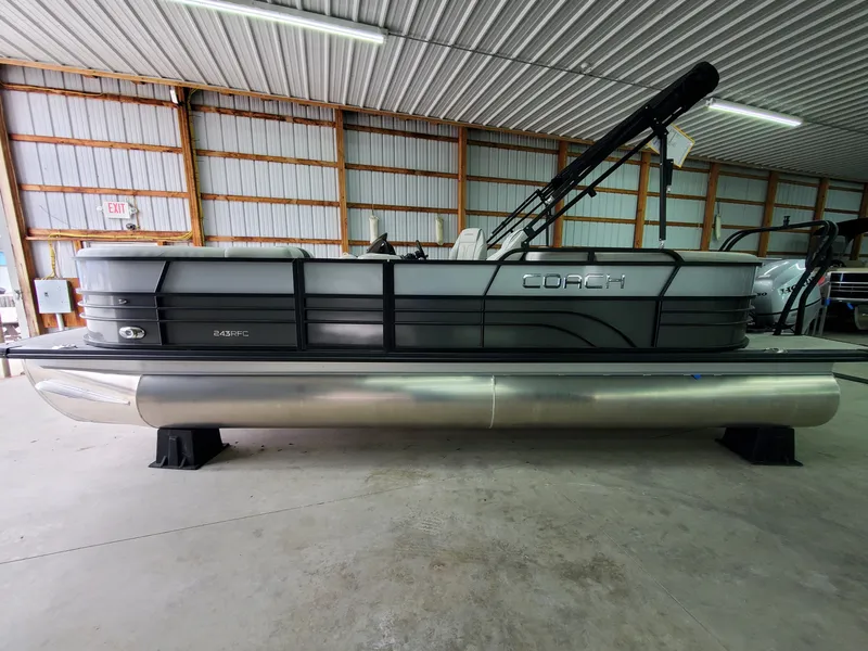 Slide: The Image of Coach Pontoons 243 RFC 3-SERIES 2022 - 44