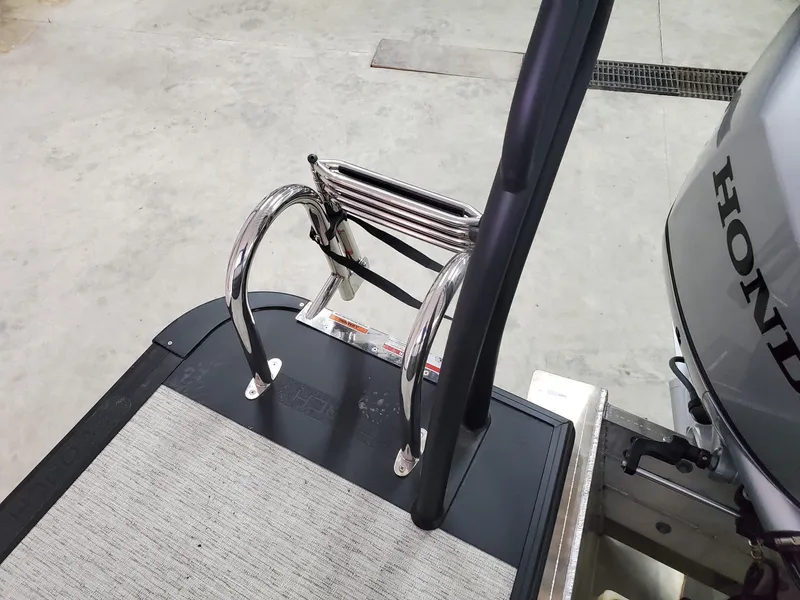 Slide: The Image of Coach Pontoons 243 RFC 3-SERIES 2022 - 5