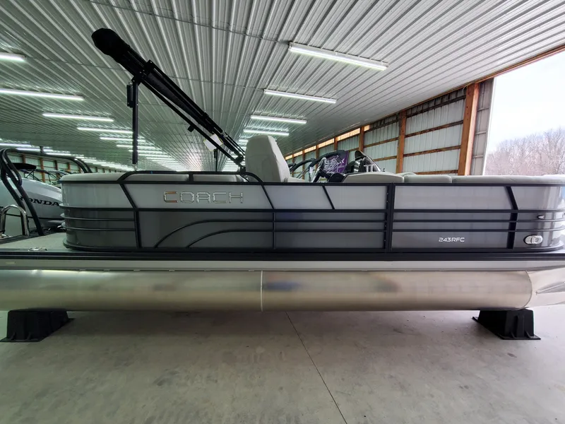Slide: The Image of Coach Pontoons 243 RFC 3-SERIES 2022 - 6