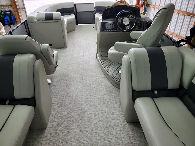 Slide: The Image of Coach Pontoons 243 RFC 3-SERIES 2022 - 7