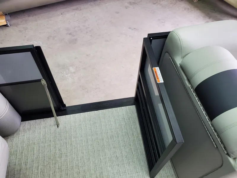 Slide: The Image of Coach Pontoons 243 RFC 3-SERIES 2022 - 9