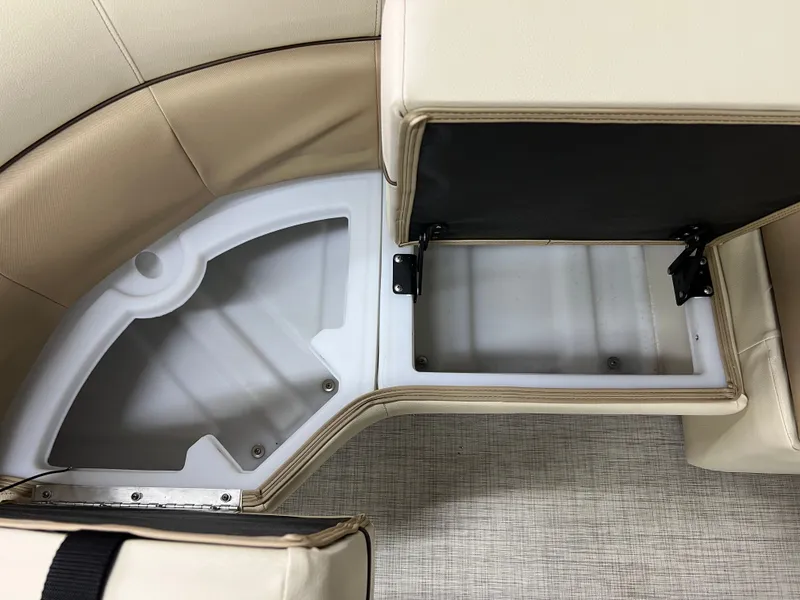 Slide: The Image of Coach Pontoons 221 RFC 1-SERIES SPORTTOON 2022 - 12