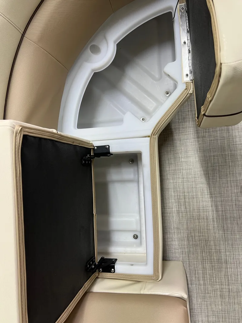 Slide: The Image of Coach Pontoons 221 RFC 1-SERIES SPORTTOON 2022 - 13