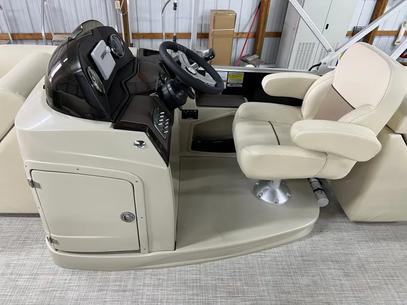 Slide: The Image of Coach Pontoons 221 RFC 1-SERIES SPORTTOON 2022 - 17