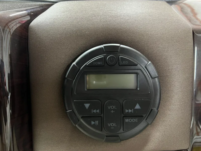 Slide: The Image of Coach Pontoons 221 RFC 1-SERIES SPORTTOON 2022 - 21